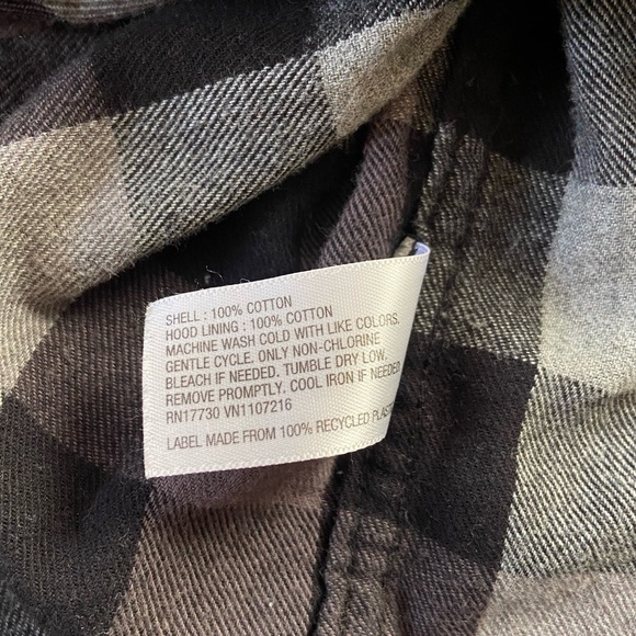 Black and Grey Button Down Flannel in Men’s size Large - Picture 4 of 5